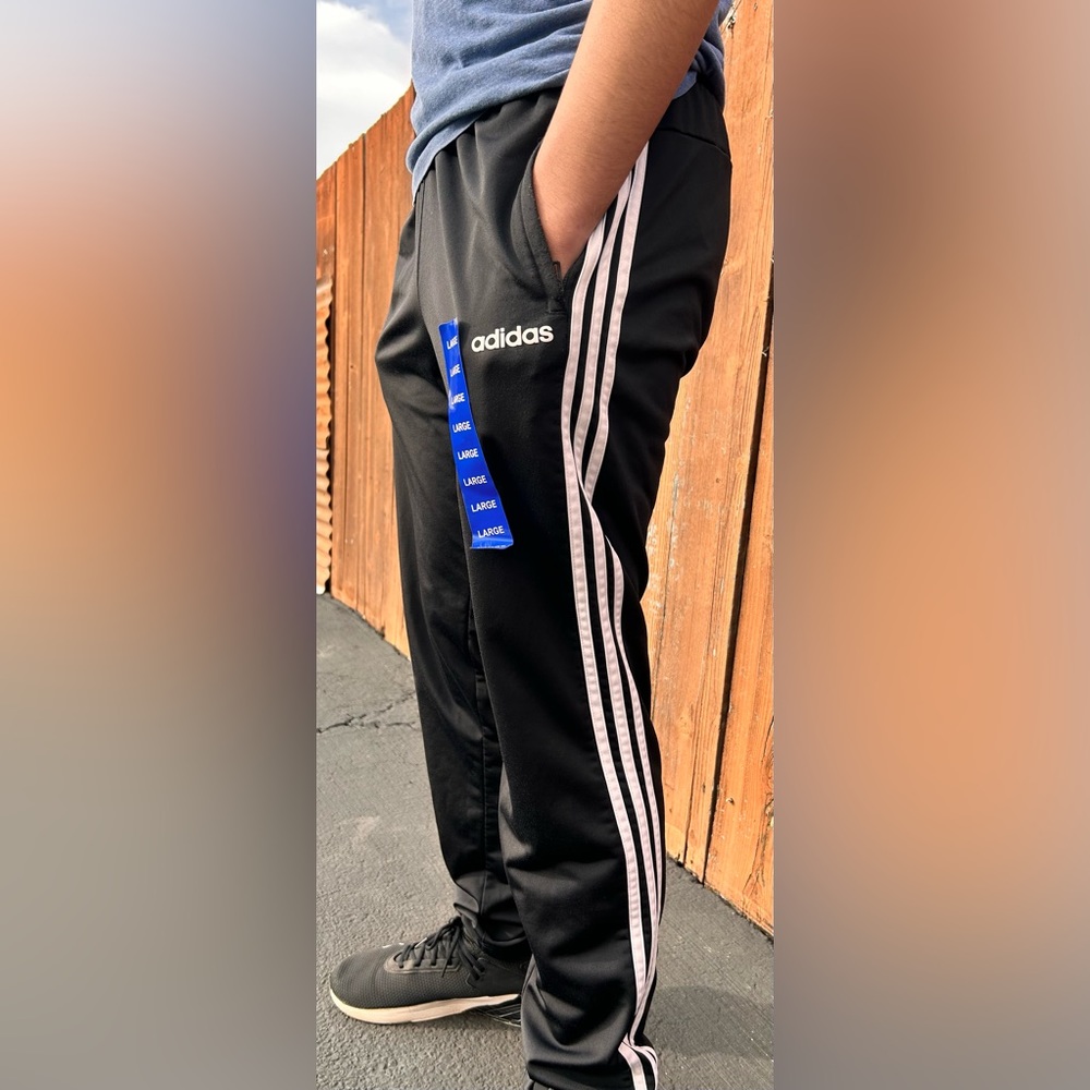 Adidas men’s active pants size large color black and white hand pockets